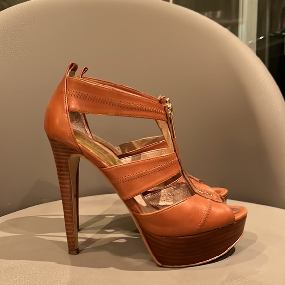Michael Kors Sexy Platform Open Toe Heel Shoes with Zipper Hardware Accent - Picture 3 of 11